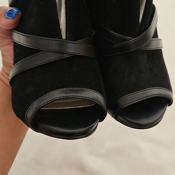 Elegant Black Stiletto Heels - Picture 8 of 16